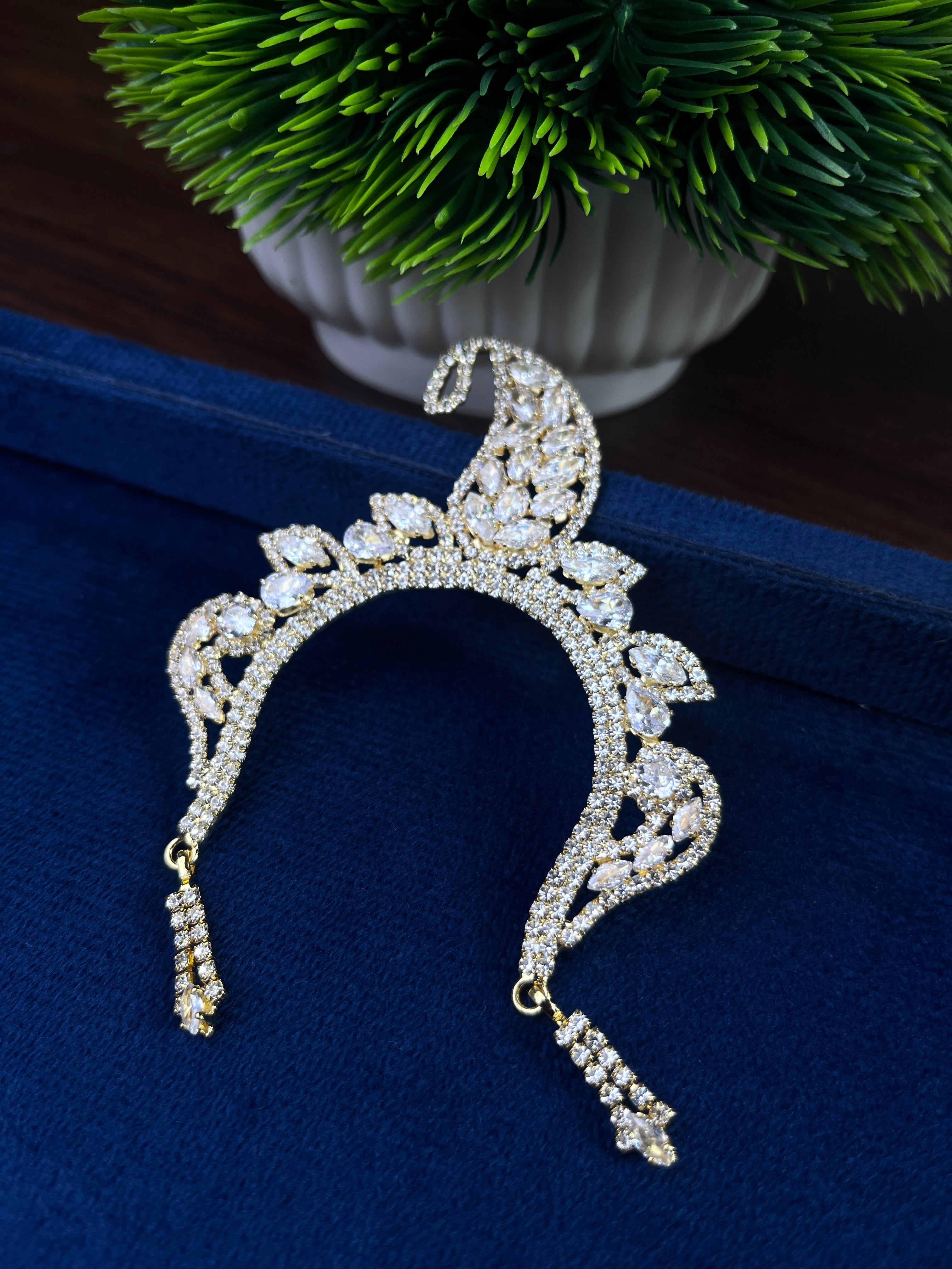 Pure White In Gold Tone Ad Chandrika Or Tiara