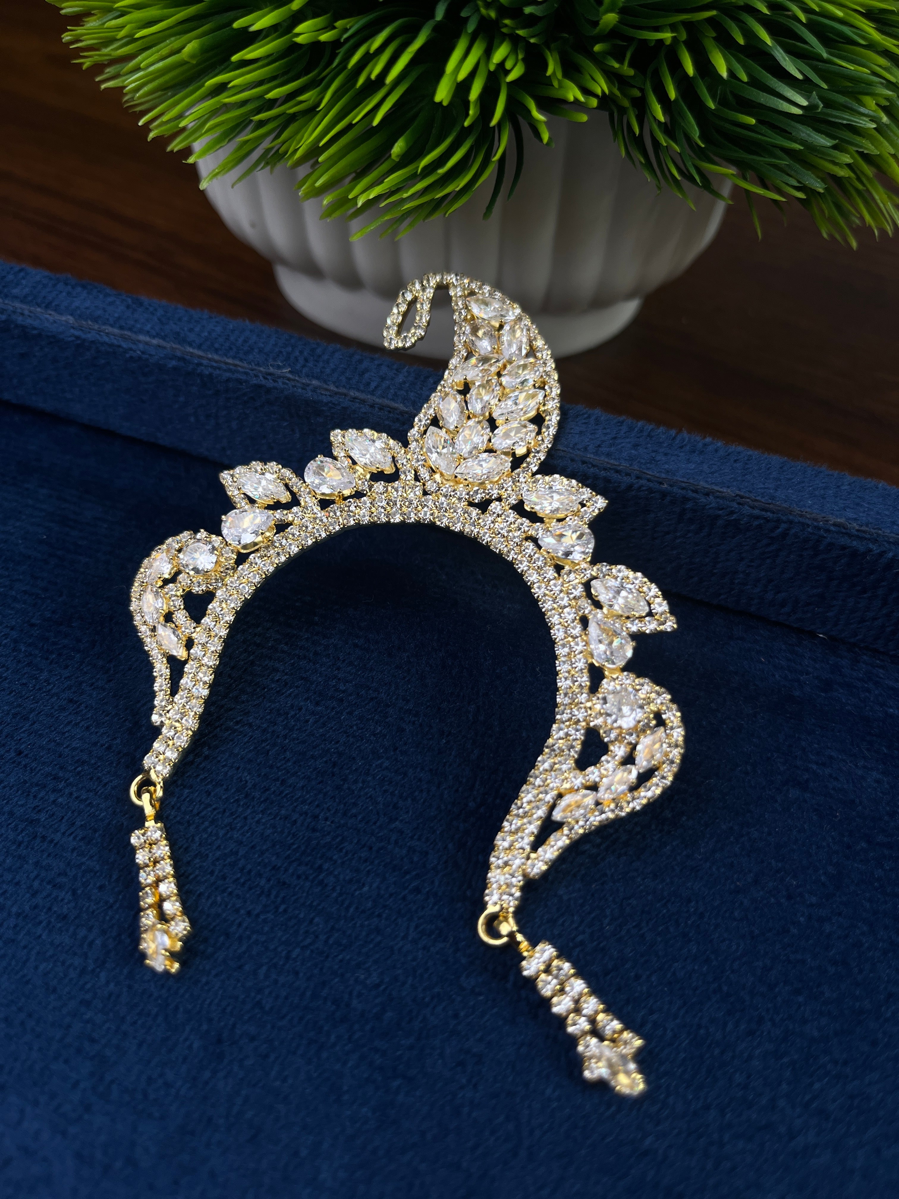 Pure White In Gold Tone Ad Chandrika Or Tiara